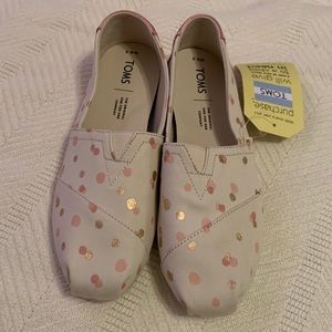 Toms Classic Pale Blush Shoes. 🌸